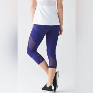 Lululemon 6 Fast As Light Crop Emperor Blue Leggings great pre owned condition